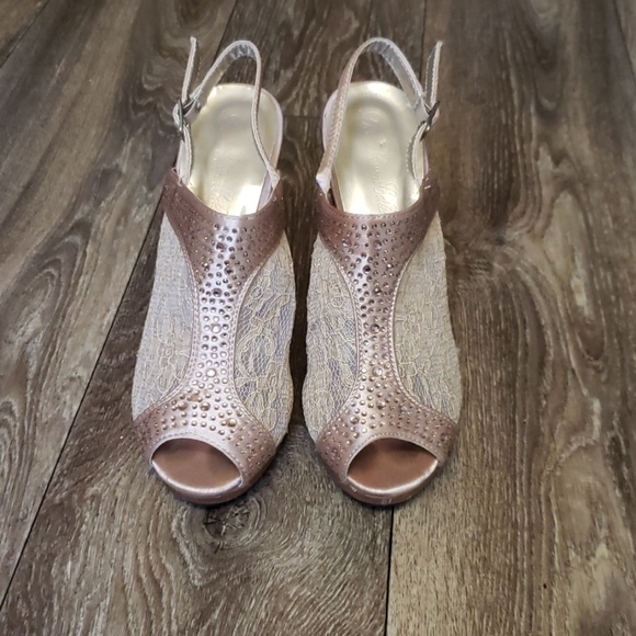 Heels - Picture 3 of 4